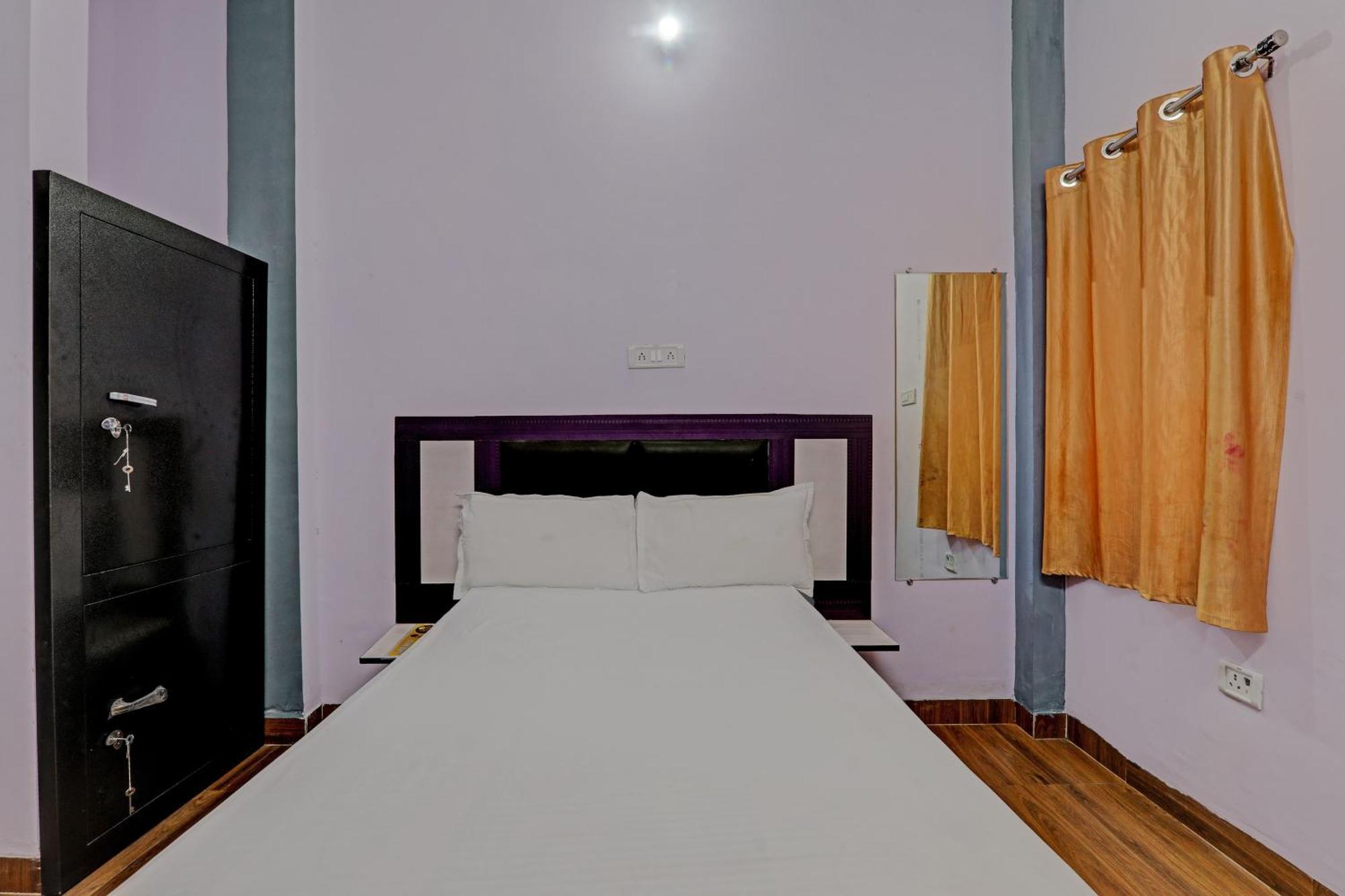 Oyo Hotel Crown Lucknow Exterior photo