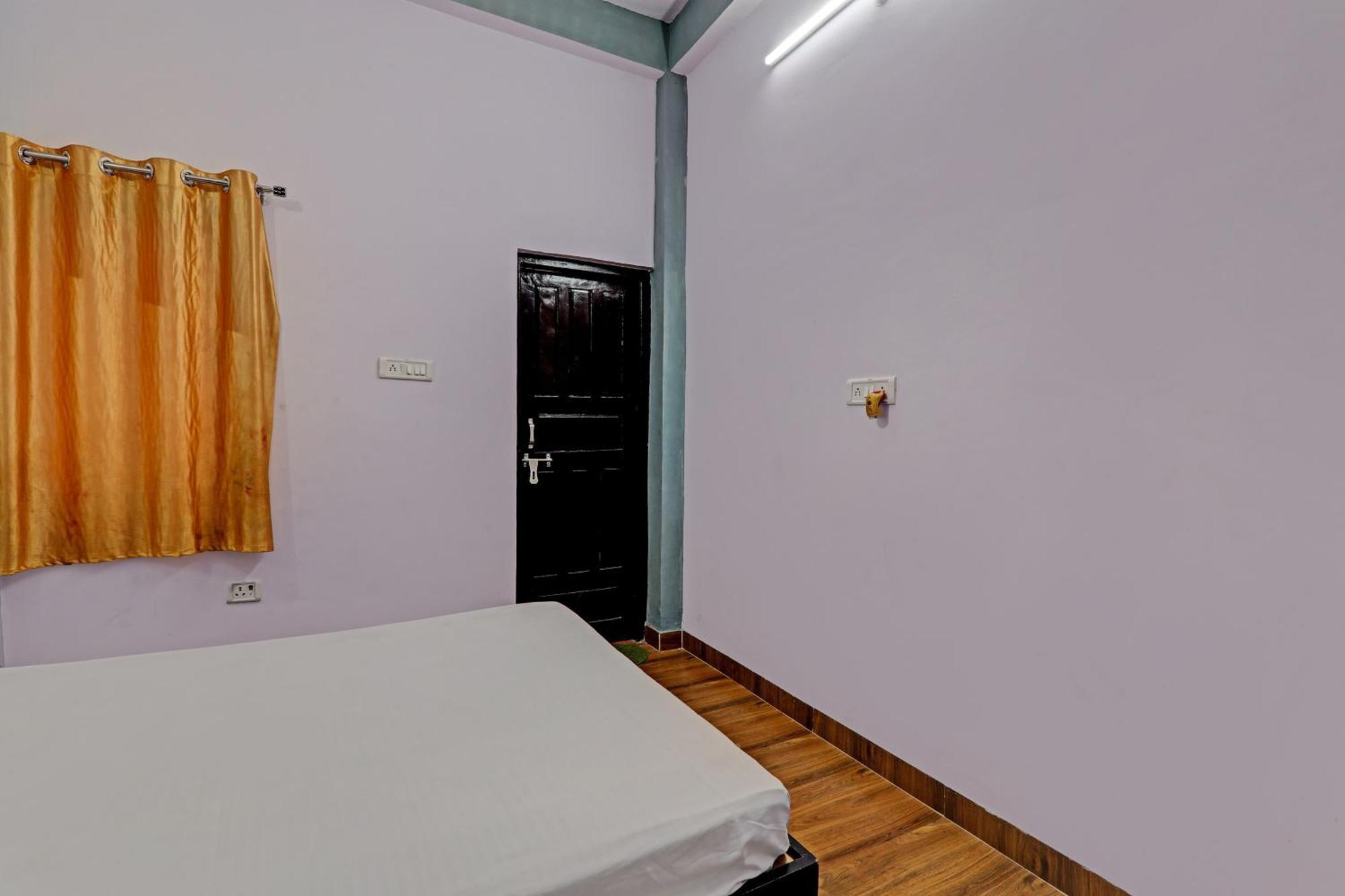 Oyo Hotel Crown Lucknow Exterior photo