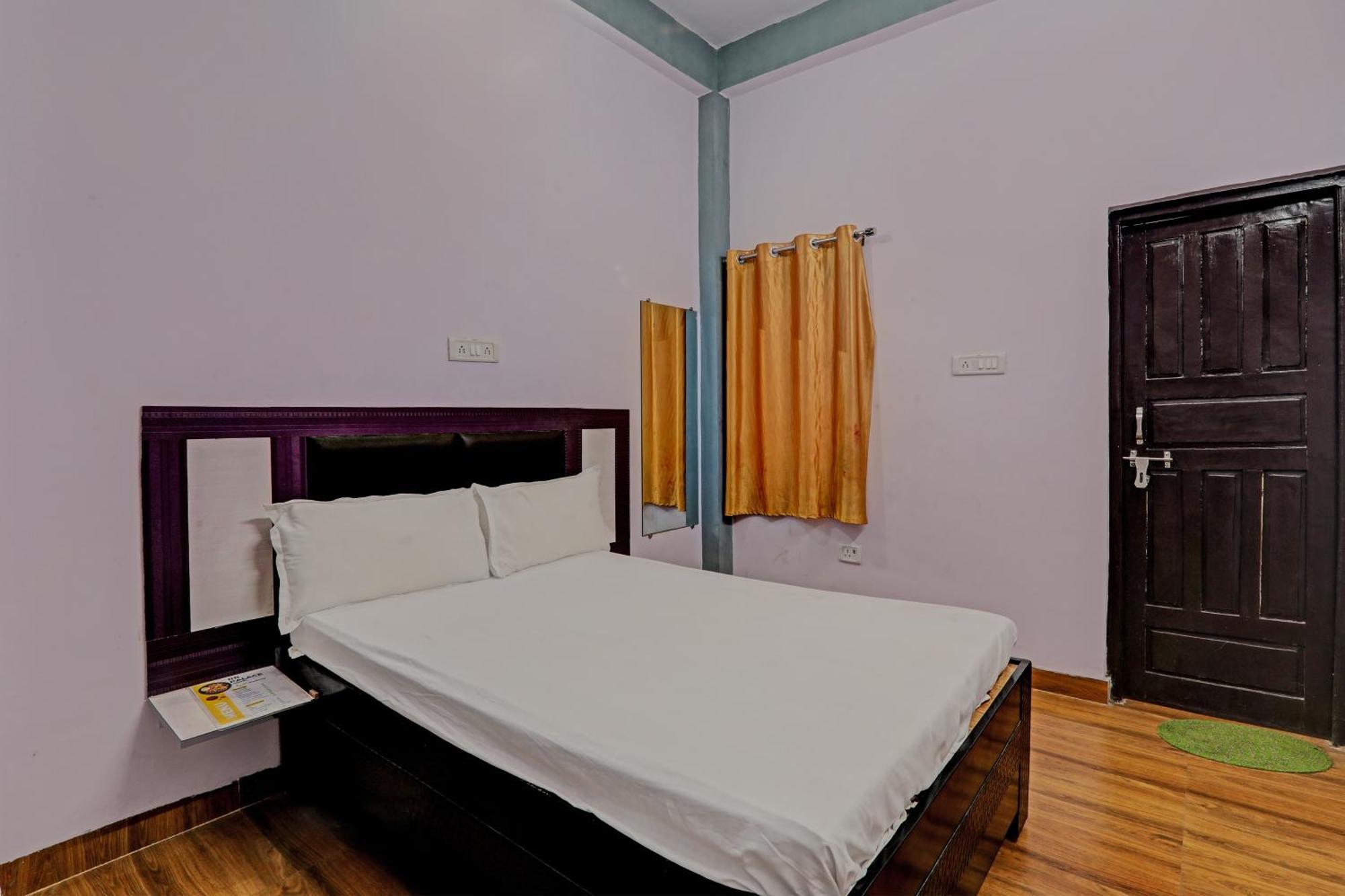 Oyo Hotel Crown Lucknow Exterior photo