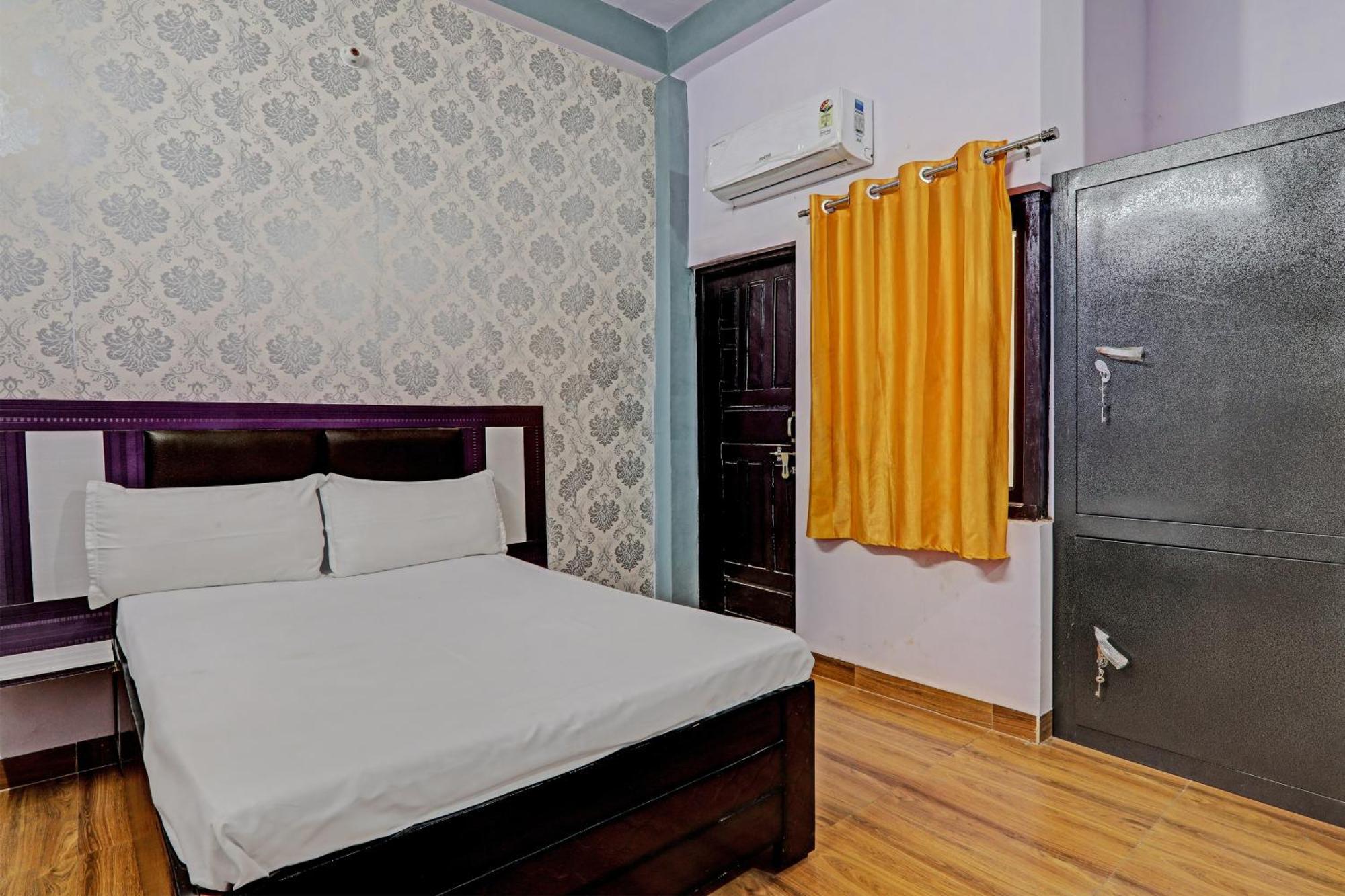 Oyo Hotel Crown Lucknow Exterior photo